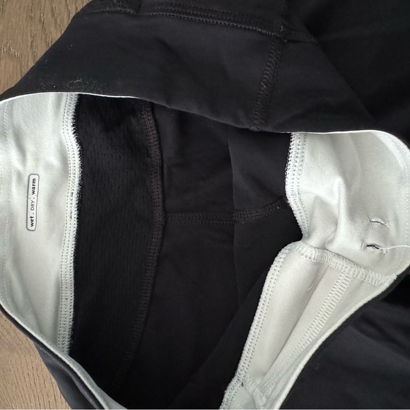 Lulu Knee Length Leggings 4 - Picture 4 of 5